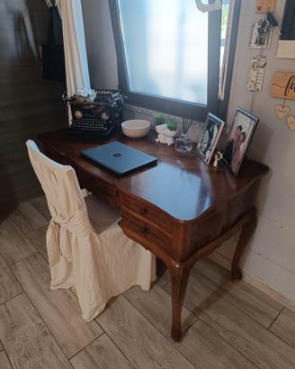 Scrivania in legno massello