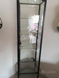 vetrinetta e poltroncina