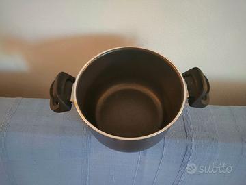 Pentola antiaderente senza coperchio