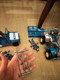 Set 8 giochi :comando polizia1auto1moto4soldatini 