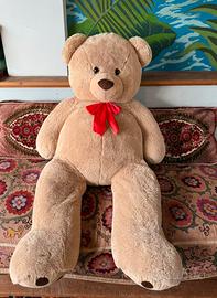 Orso di peluches gigante