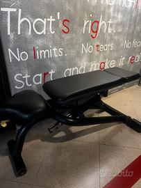 Panca technogym regolabile