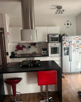 Cucina completa con elettrodomestici