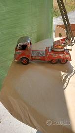 camion pompieri i lamiera