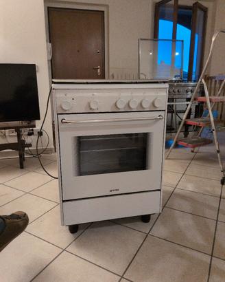 Cucina Smeg a gas 4 fuochi forno elettrico