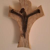 Crocifisso in legno vecchio e chiodi vintage