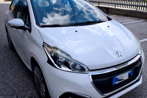 Peugeot 208,12/2015,130k km,cerchi in lega+ruotino
