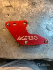 Tendi catena acerbis