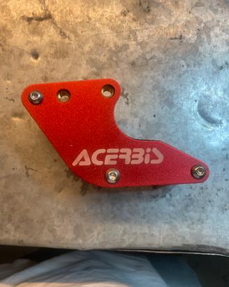 Tendi catena acerbis