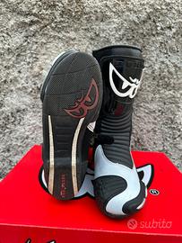 Stivali e Guanti Berik Racing