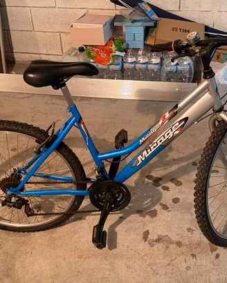 Mountain bike Mongoose Mirage con cambio