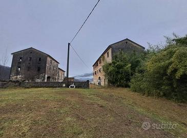 Immobile in asta di 325 m² con più di 5 locali a F