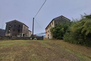 Immobile in asta di 325 m² con più di 5 locali a F
