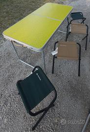 tavolino e sedie pieghevoli da campeggio Quechua 