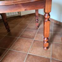 Tavolo rotondo in legno allungabile
