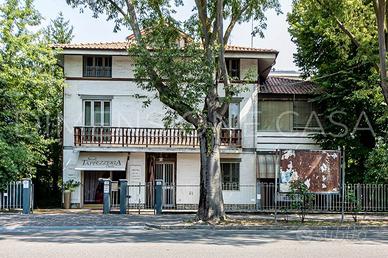 Casa indipendente di 347 m² con più di 5 locali e 