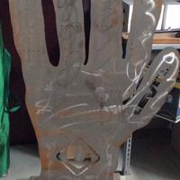 Mano gigante in ferro fiera espositore mercatino