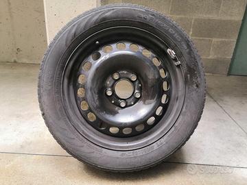 Cerchi in ferro a 5 fori (con gomme)