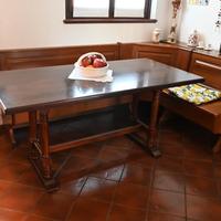 TAVOLO E CASSAPANCA IN LEGNO NOCE MASSICCIO