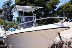 Fisherman Busco 560 con carrello stradale