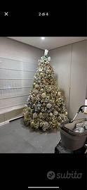 Albero di  natale innevato