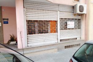 Locale commerciale al centro pressi viale Italia