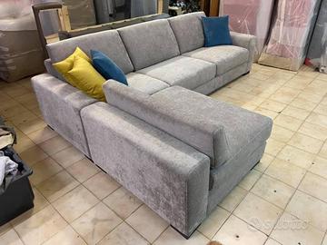 Divano con terminale movibile