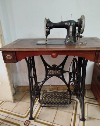 Antica macchina da cucire Tedesca