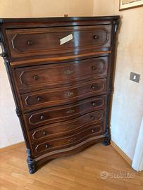 Cassetiera sagomata in legno