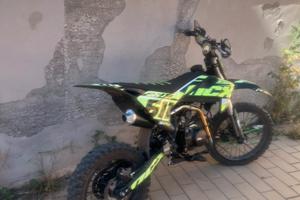 Vendò pit bike 140