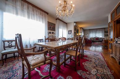 VILLA SINGOLA A REGGIO NELL'EMILIA