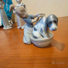 LLADRÓ Figurina Il Bagno Del Cane. Ragazza