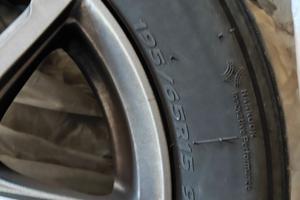 Gomme invernali con cerchio in lega 195/65 R15 91