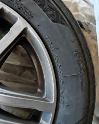 Gomme invernali con cerchio in lega 195/65 R15 91