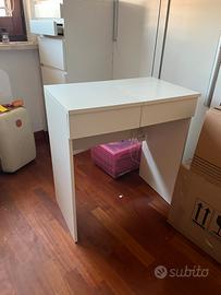 Console porta gioie e sala trucco