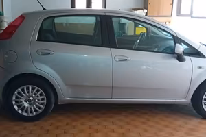fiat grande punto gennaio 2010  con 38000 km 