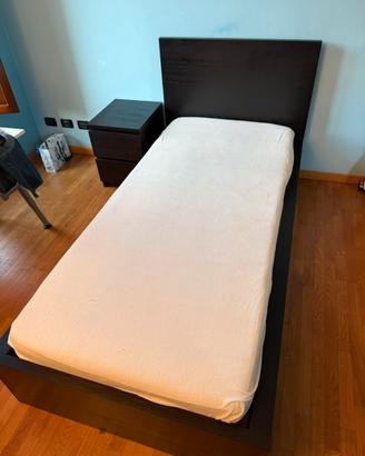 Letto singolo e cassettiera