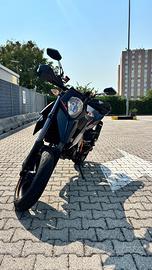 Moto ktm 690