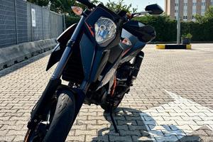 Moto ktm 690