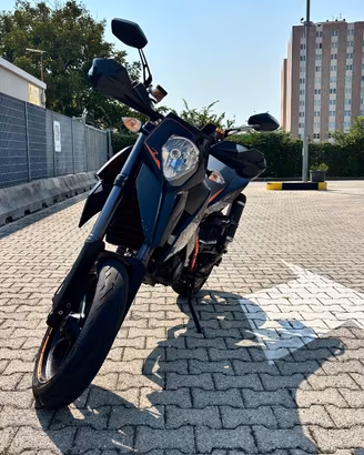 Moto ktm 690