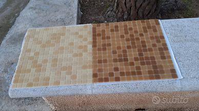 Mosaico bicolore o monocolore in pasta di vetro in