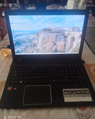 Acer aspire E5 523G 