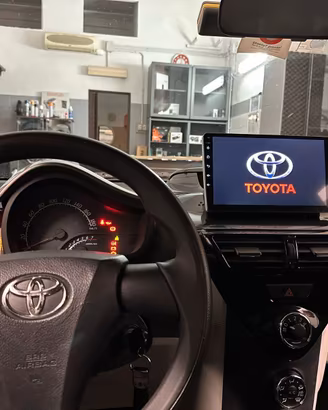 TOYOTA IQ SCHERMO CARTABLET ANDROID CON APPLE