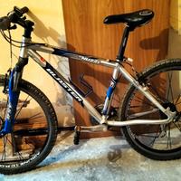 MOUNTAIN BIKE *NUZZI BLASTER* con accessori
