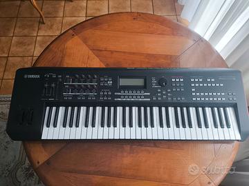 YAMAHA SINTH MOXF6