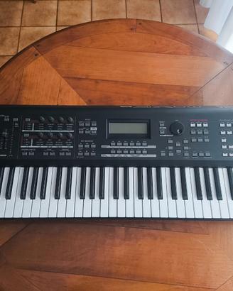 YAMAHA SINTH MOXF6