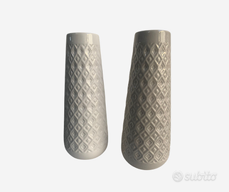 Coppia di vasi in ceramica bianco e beige