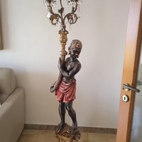 statua da collezione illuminata