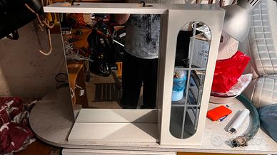 Mobile bagno con specchio e illuminazione bianco