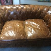 Divano due posti Chester crosta marrone